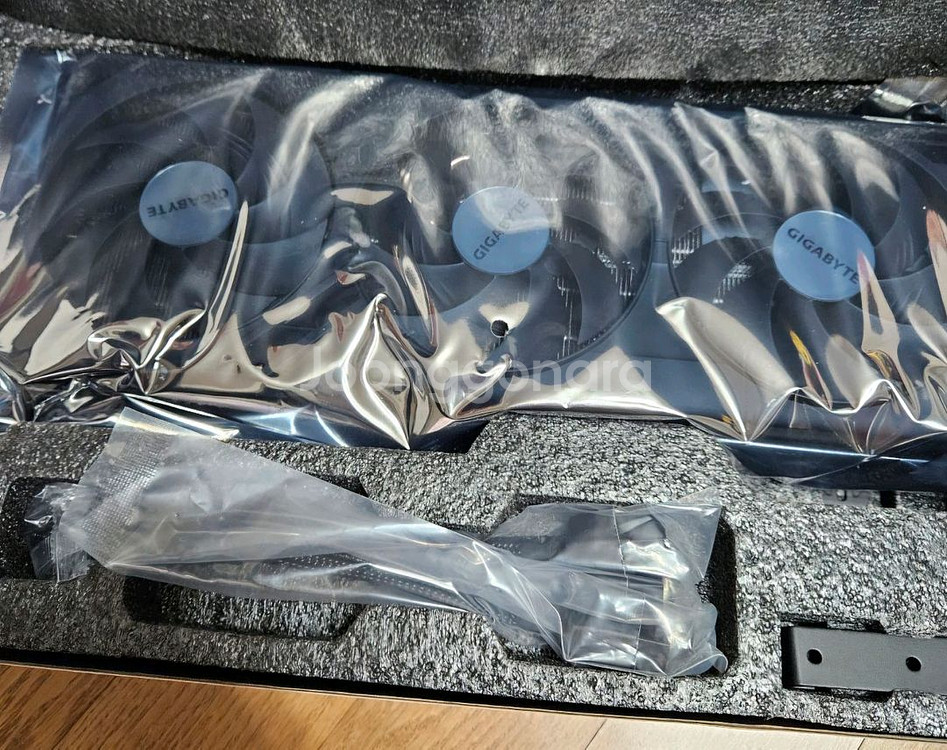 기가바이트 RTX 4080 SUPER 그래픽카드 판매--2