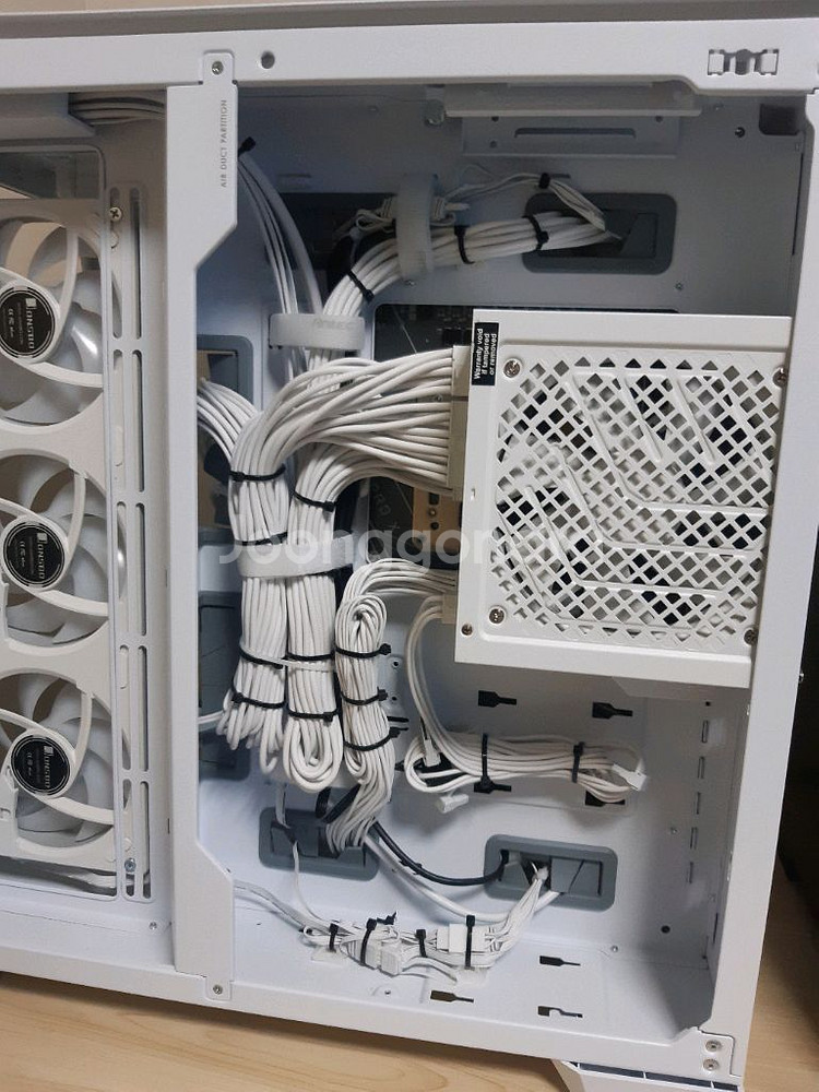 올화이트 크라켄 9800x3d 컴퓨터 완본체/반본체--3