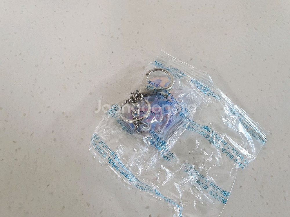 겨울왕국 불빛나오는 피규어와 열쇠고리 일괄 6000원--3