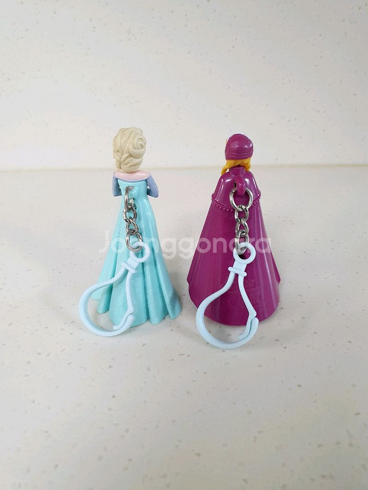 겨울왕국 불빛나오는 피규어와 열쇠고리 일괄 6000원--5