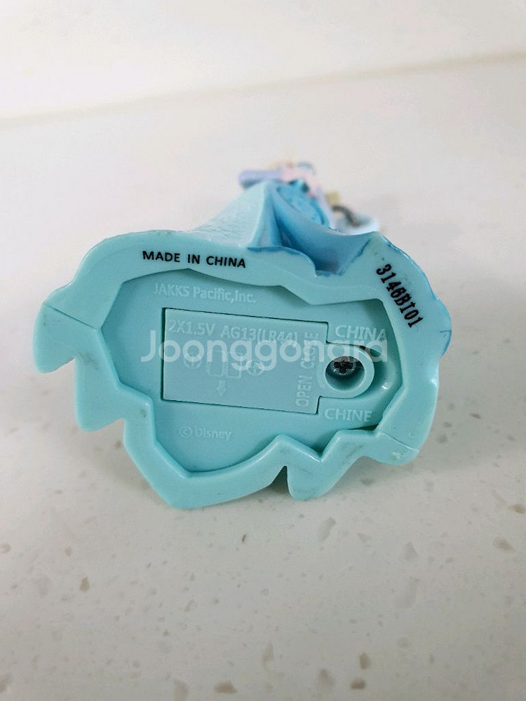 겨울왕국 불빛나오는 피규어와 열쇠고리 일괄 6000원--7