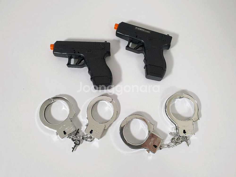 연극용 권총 수갑 장난감 일괄 5000원--0