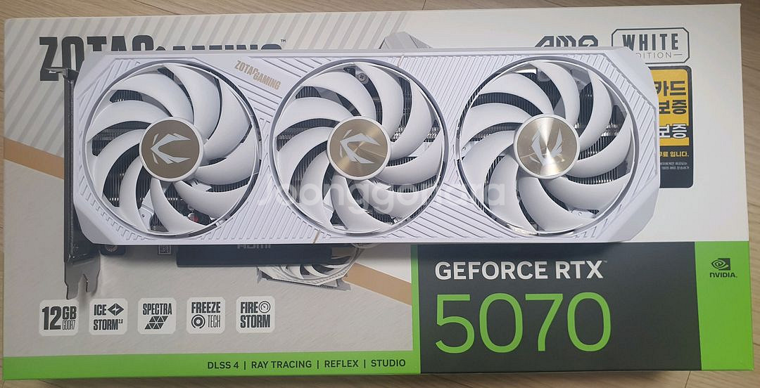 ZOTAC RTX 5070 amp 화이트 에디션--0