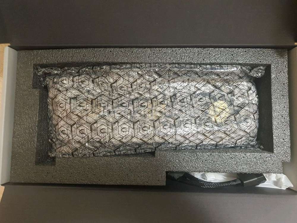 ZOTAC RTX 5070 amp 화이트 에디션--1