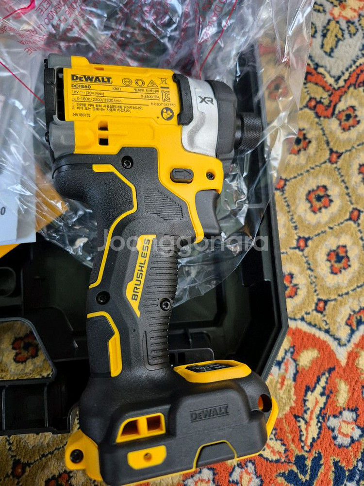 디월트 dcf860 임팩드라이버입니다--2