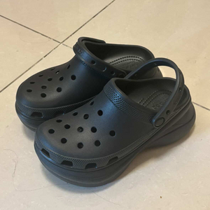 크록스 클래식 베이 230 W6 블랙