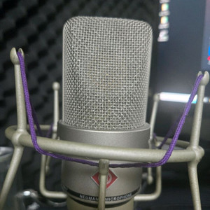 TLM103 콘덴서 마이크 팝니다.