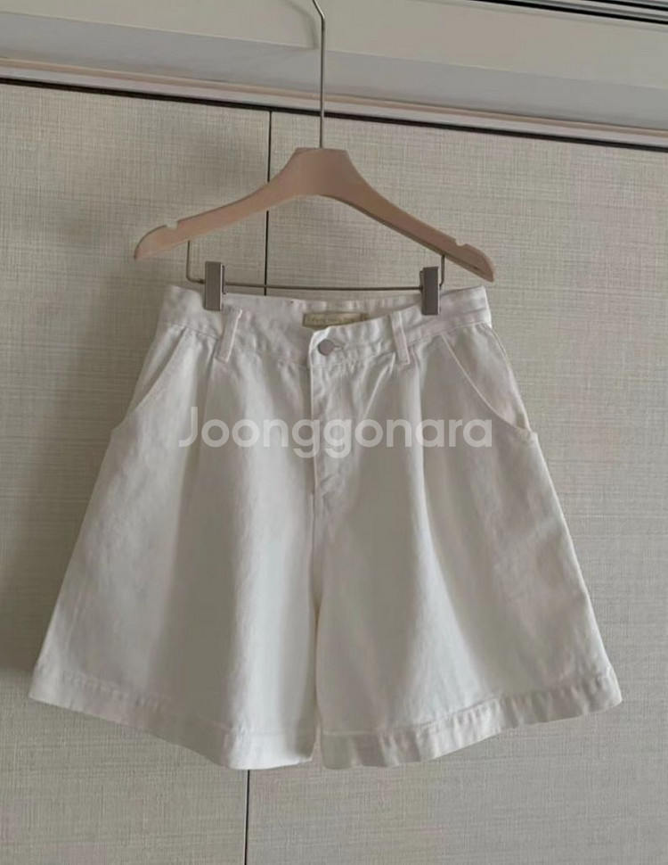 새상품)pyt 프리티영띵 흰색 반바지 A라인--5