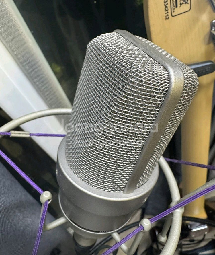 TLM103 콘덴서 마이크 팝니다.--2