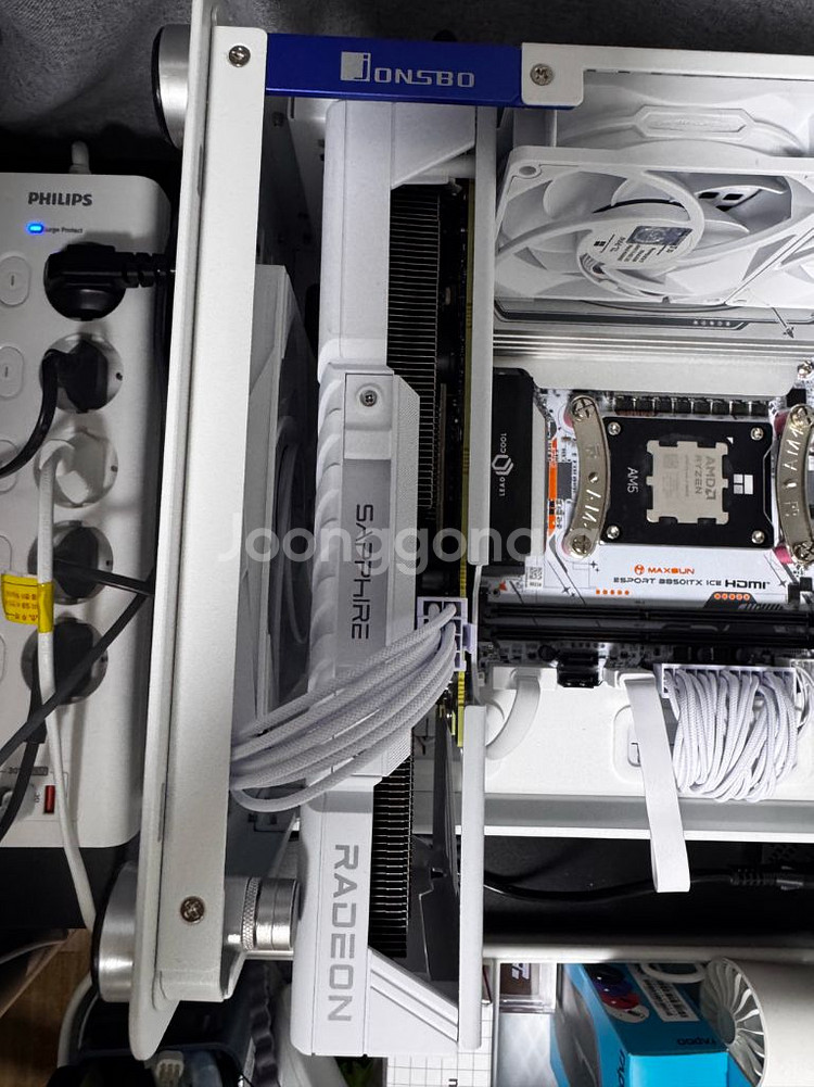 사파이어 RX 9060 XT PURE 16GB--2