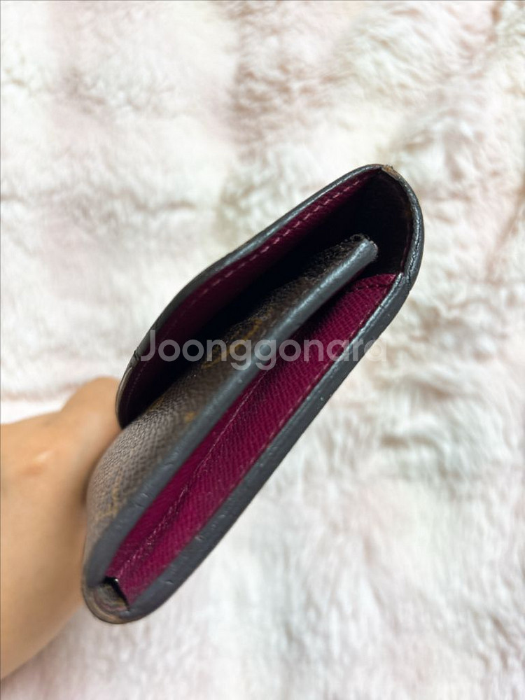 정품) 루이비통 모노그램 캔버스 푸시아 에밀리 월릿 장--2