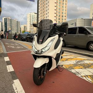 22년식 PCX abs모델 125CC 4만Km 220만