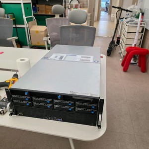 아수스 서버pc케이스 esc8000a-11e 팝니다.