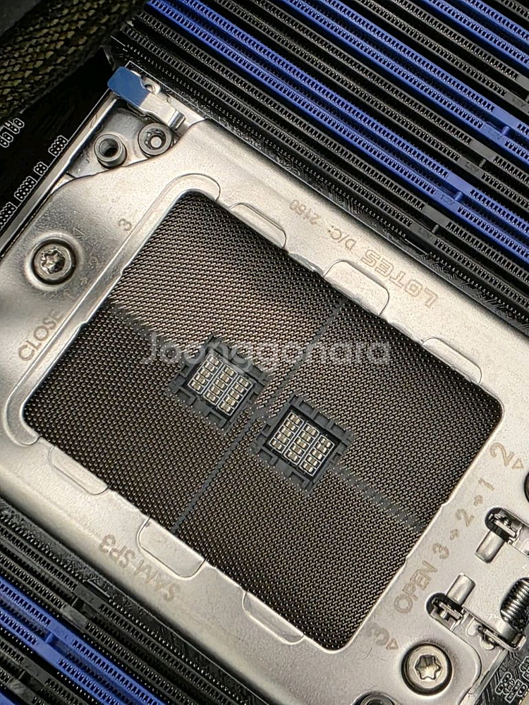 아수스 서버pc케이스 esc8000a-11e 팝니다.--5