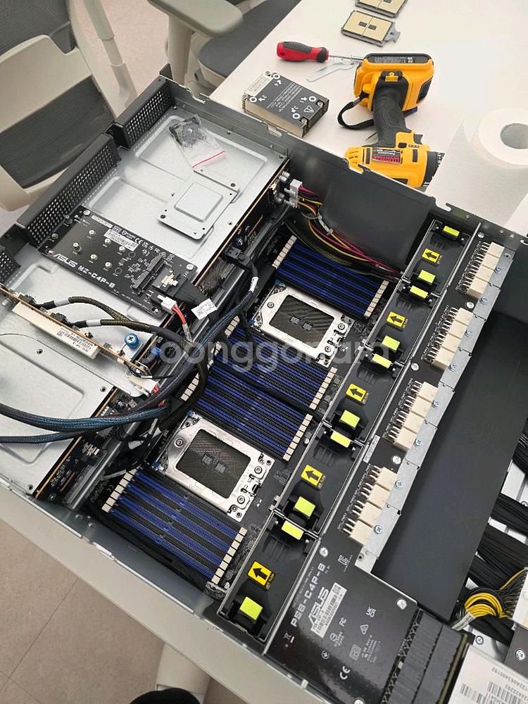 아수스 서버pc케이스 esc8000a-11e 팝니다.--3