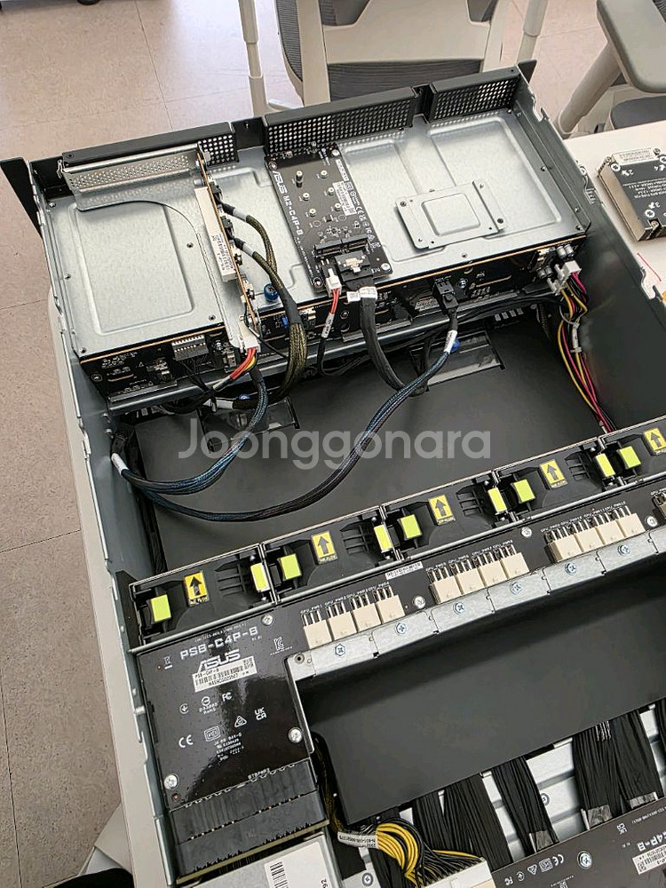 아수스 서버pc케이스 esc8000a-11e 팝니다.--7