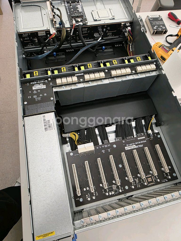 아수스 서버pc케이스 esc8000a-11e 팝니다.--6