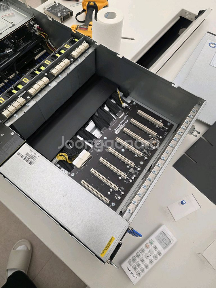 아수스 서버pc케이스 esc8000a-11e 팝니다.--9