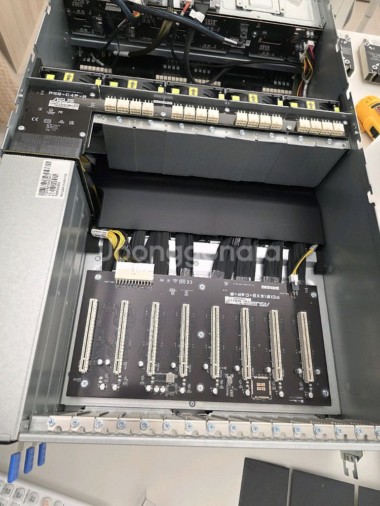 아수스 서버pc케이스 esc8000a-11e 팝니다.--8