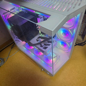 라이젠7 9800x3D RTX5080 본체 팝니다.