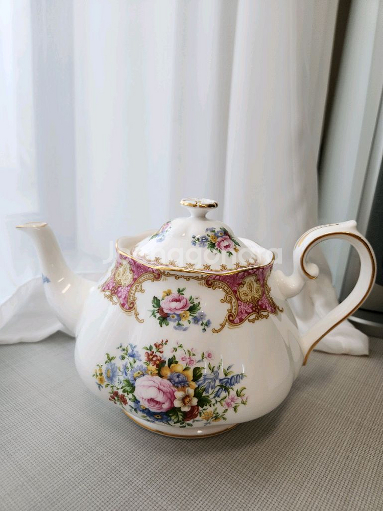 로얄알버트 레이디칼라일 티포트--0