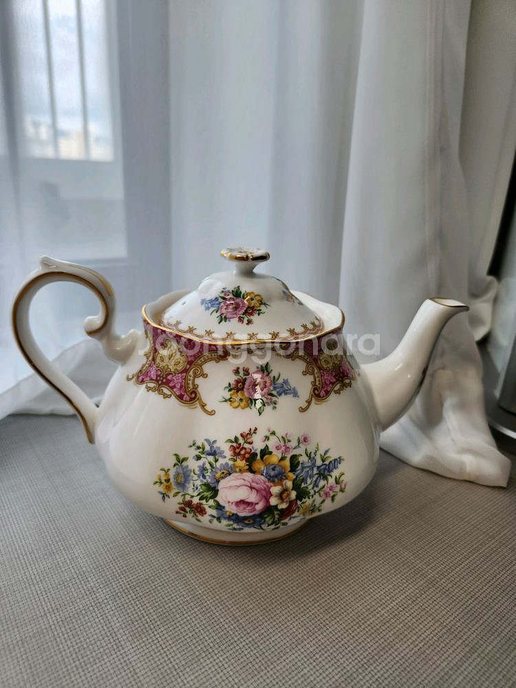 로얄알버트 레이디칼라일 티포트--1