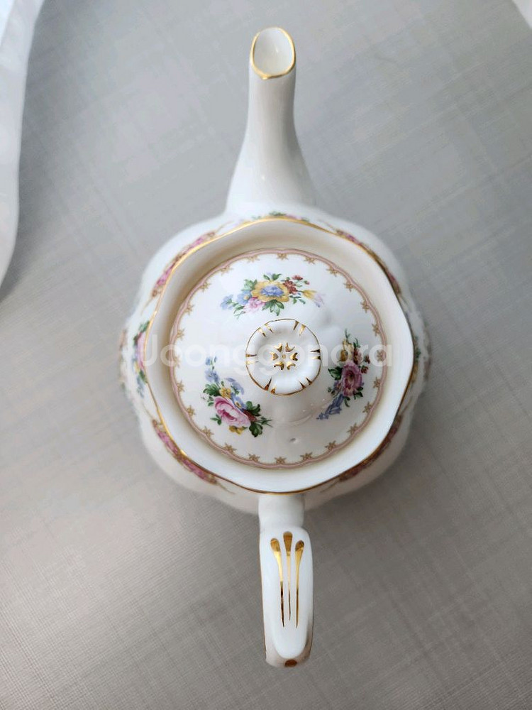 로얄알버트 레이디칼라일 티포트--2