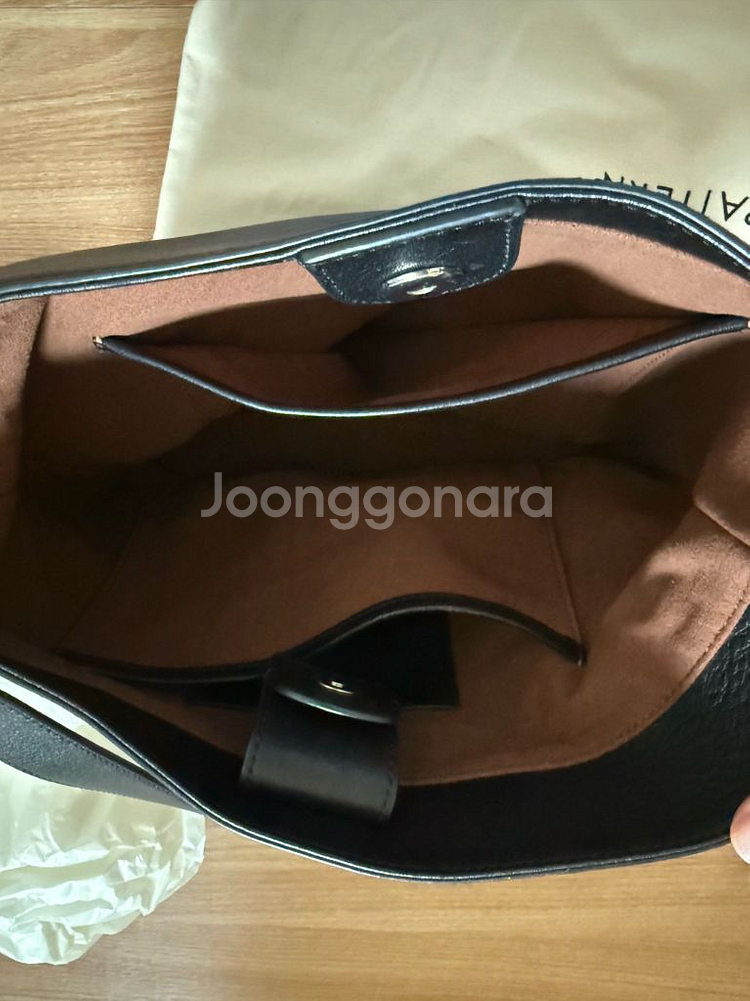 파사드패턴 셰퍼드백 (블랙)--5