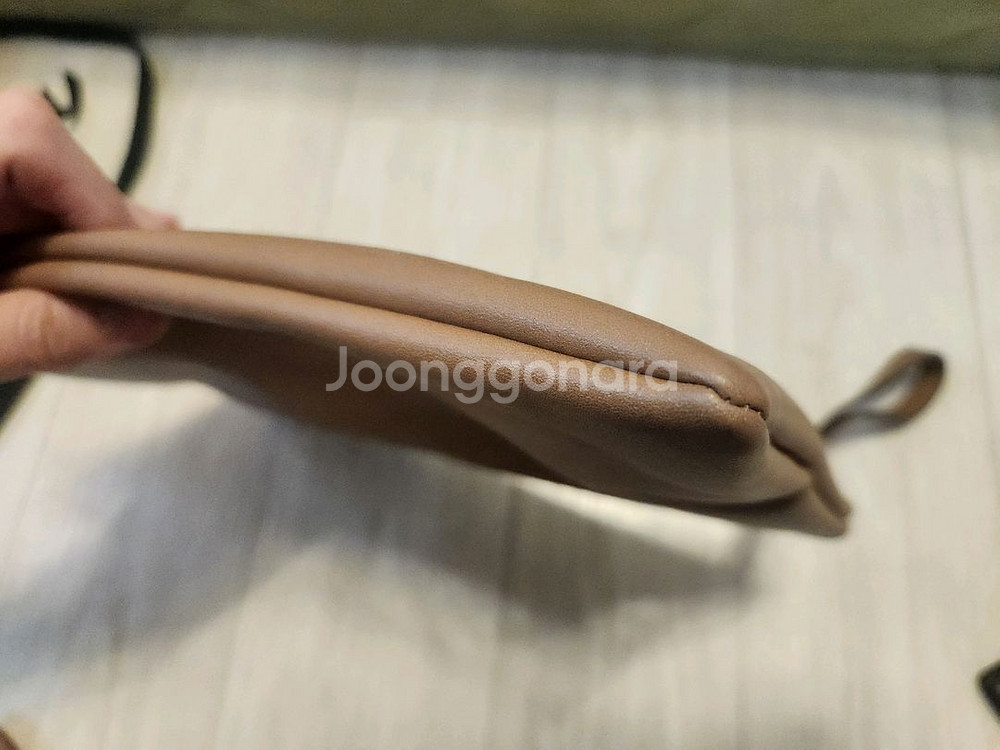 헤지스 클러치백 판매합니다--2