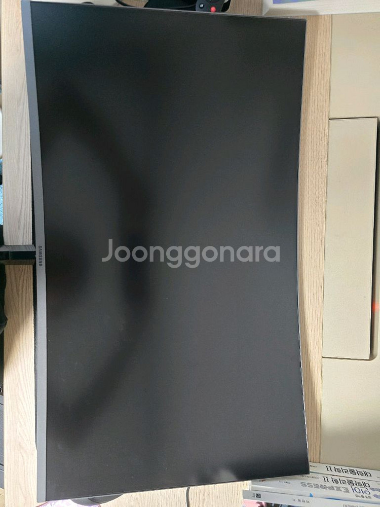 삼성 32인치 커브드 qhd 144모니터입니다.--3