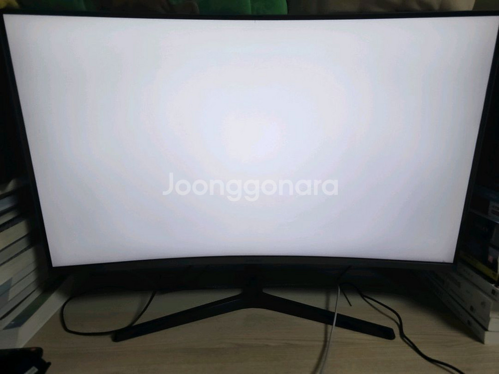 삼성 32인치 커브드 qhd 144모니터입니다.--1