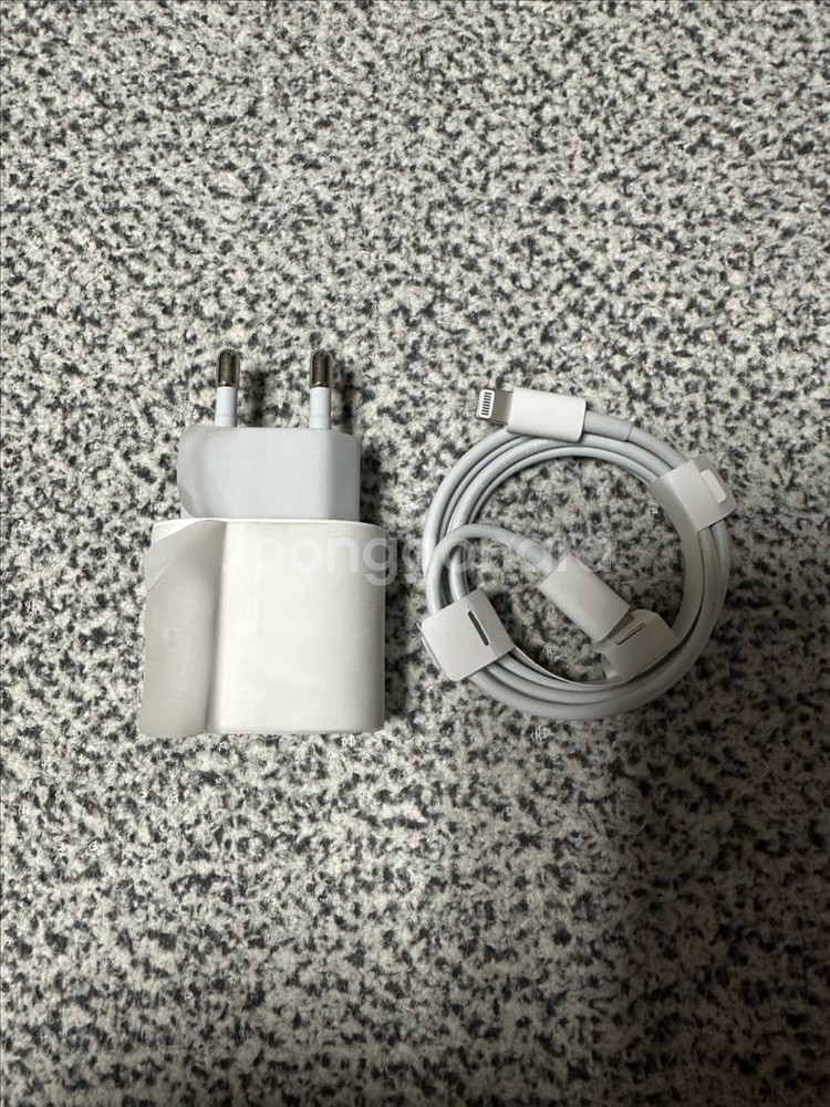애플 정품 20W USB-C 충전기, 케이블 판매합니다--1