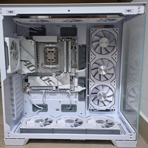 9700X, B850M, 24GB, 9070xt 반본체