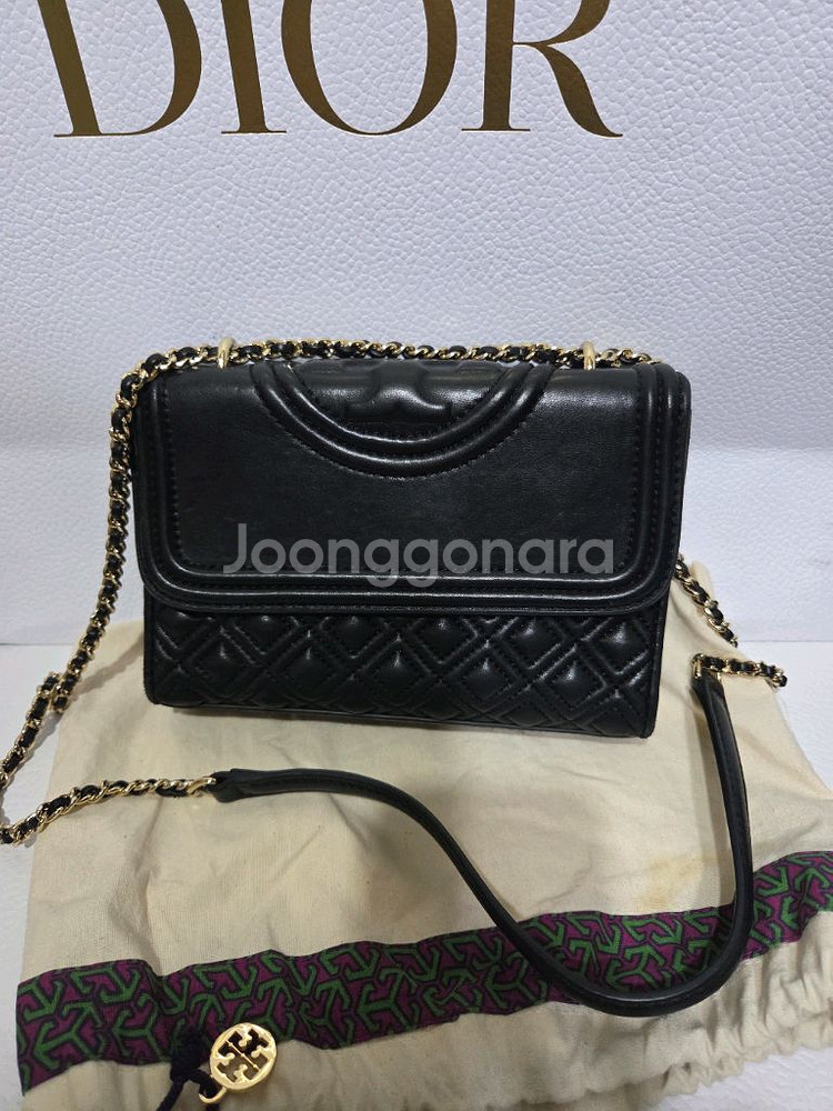 토니버치 양가죽 크로스백--0