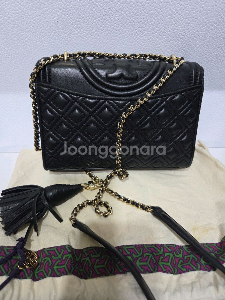 토니버치 양가죽 크로스백--2