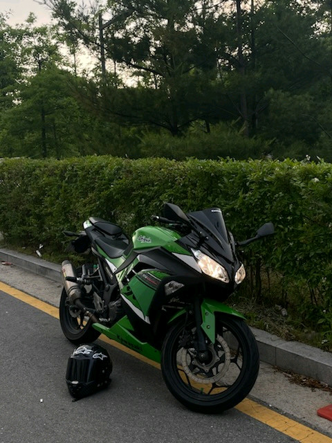 가와사키 닌자 300 대차 이미지