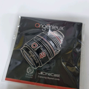 5. 카메라 렌즈 뱃지