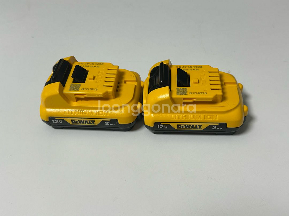 디월트 12v 배터리 2개--1