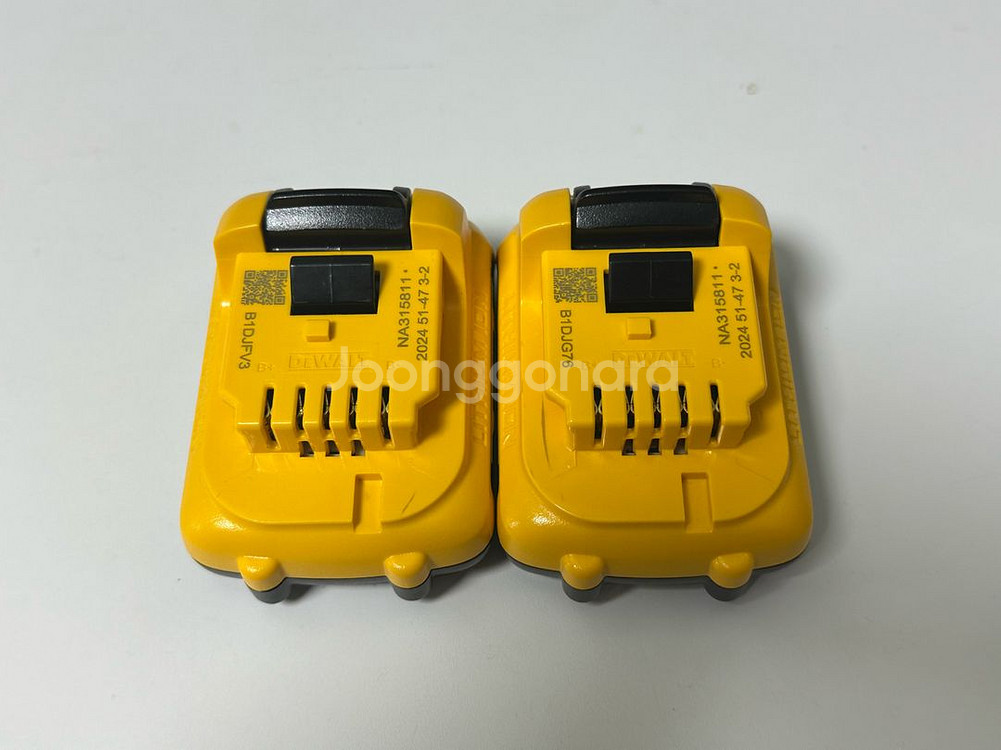 디월트 12v 배터리 2개--2
