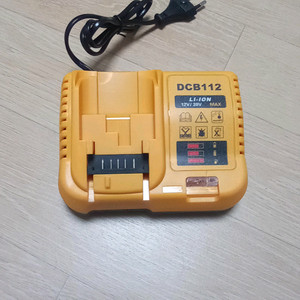 미사용 (새상품) DCB 112 DeWALT 충전기 팝