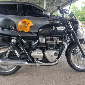 트라이엄프 본네빌 T100 이미지