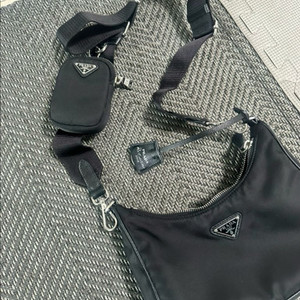 프라다 리나일론 테수토 호보백
