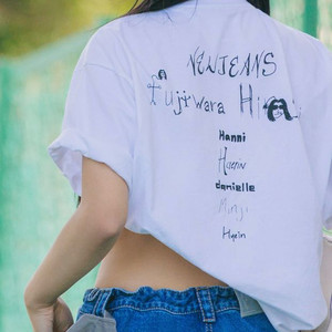원가 NJZ 엔제이지 뉴진스 히로시 콜라보 반팔 L