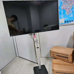 FHD 43인치 tv모니터와 스탠드거치대