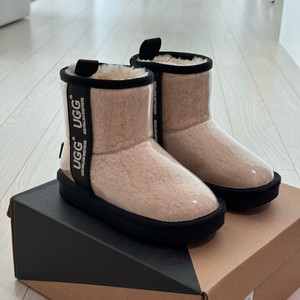 UGG 클리어 부츠 키즈
