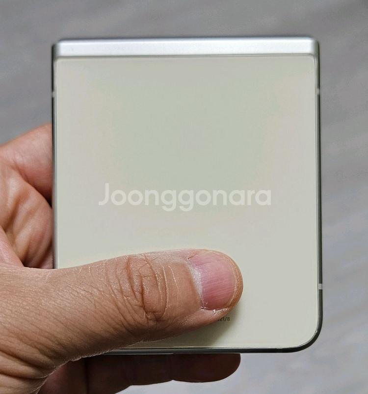 갤럭시 Z플립3 크림 256GB 싸게 팝니다.--3