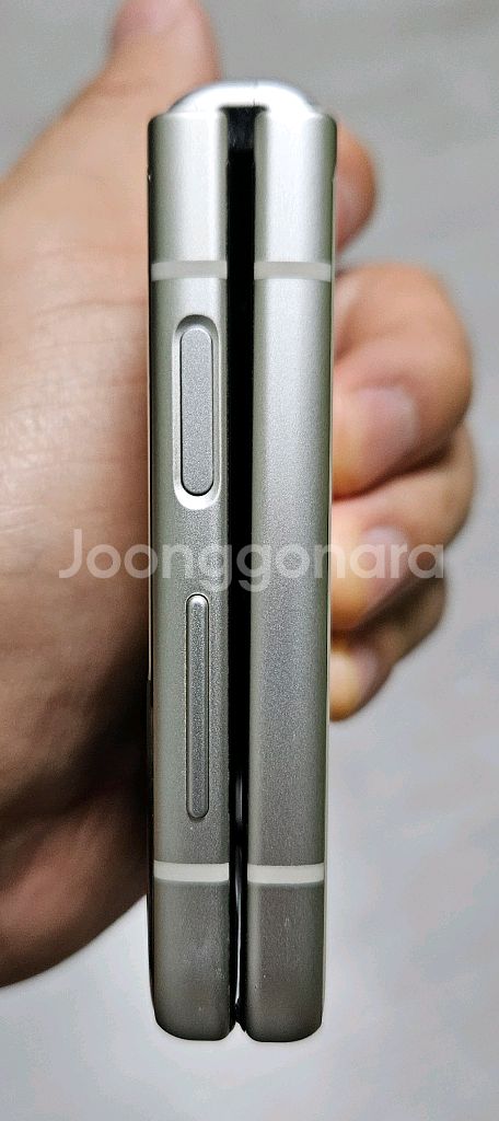 갤럭시 Z플립3 크림 256GB 싸게 팝니다.--6