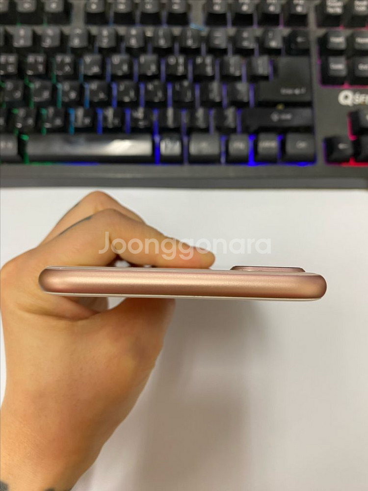 아이폰8플러스 로즈골드 외관깔끔 64GB 배터리100%--3