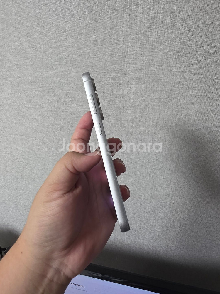 갤럭시 S23FE 화이트 256기가 SS급 팔아요~--2