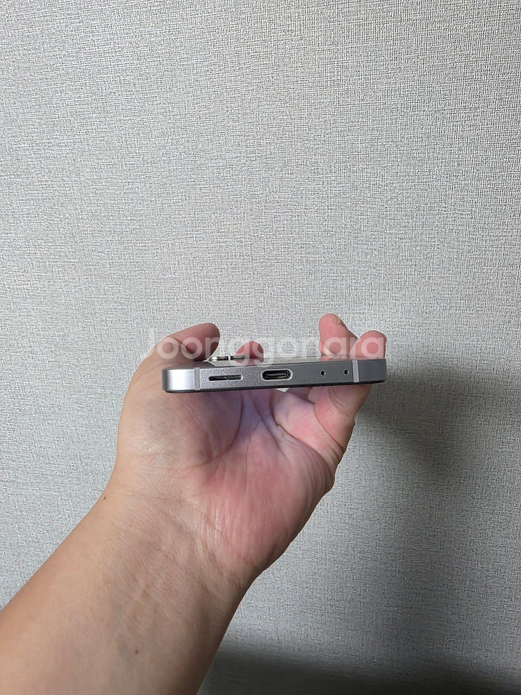 갤럭시 Z플립6 실버 256기가 A급 팝니다--5